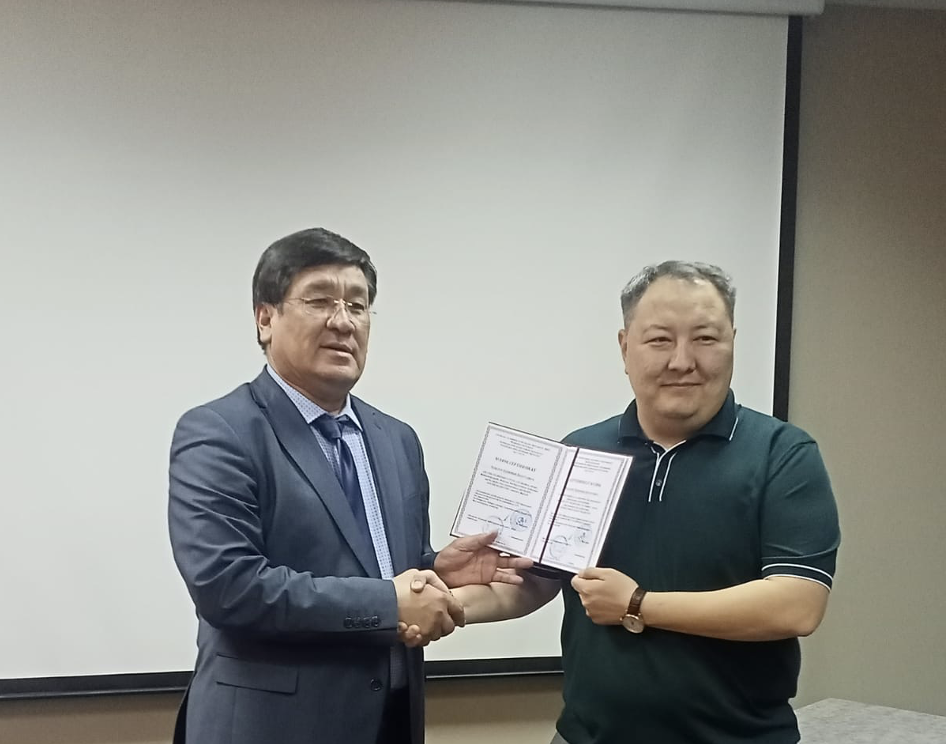 Ombudsman Nariman Akilov obtains professional mediator certification